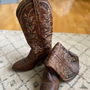 Ariat cowboys boots
